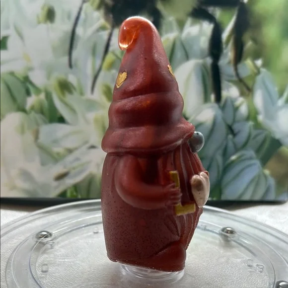 Unique Resin Love Gnome Figurine - Red and Gold - Picture 4 of 9